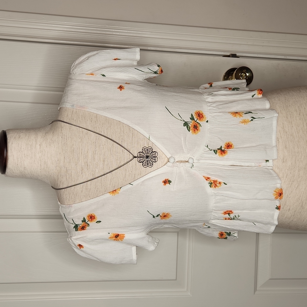 Pacsun (L.A Hearts) - White Floral Crop Top Size XS